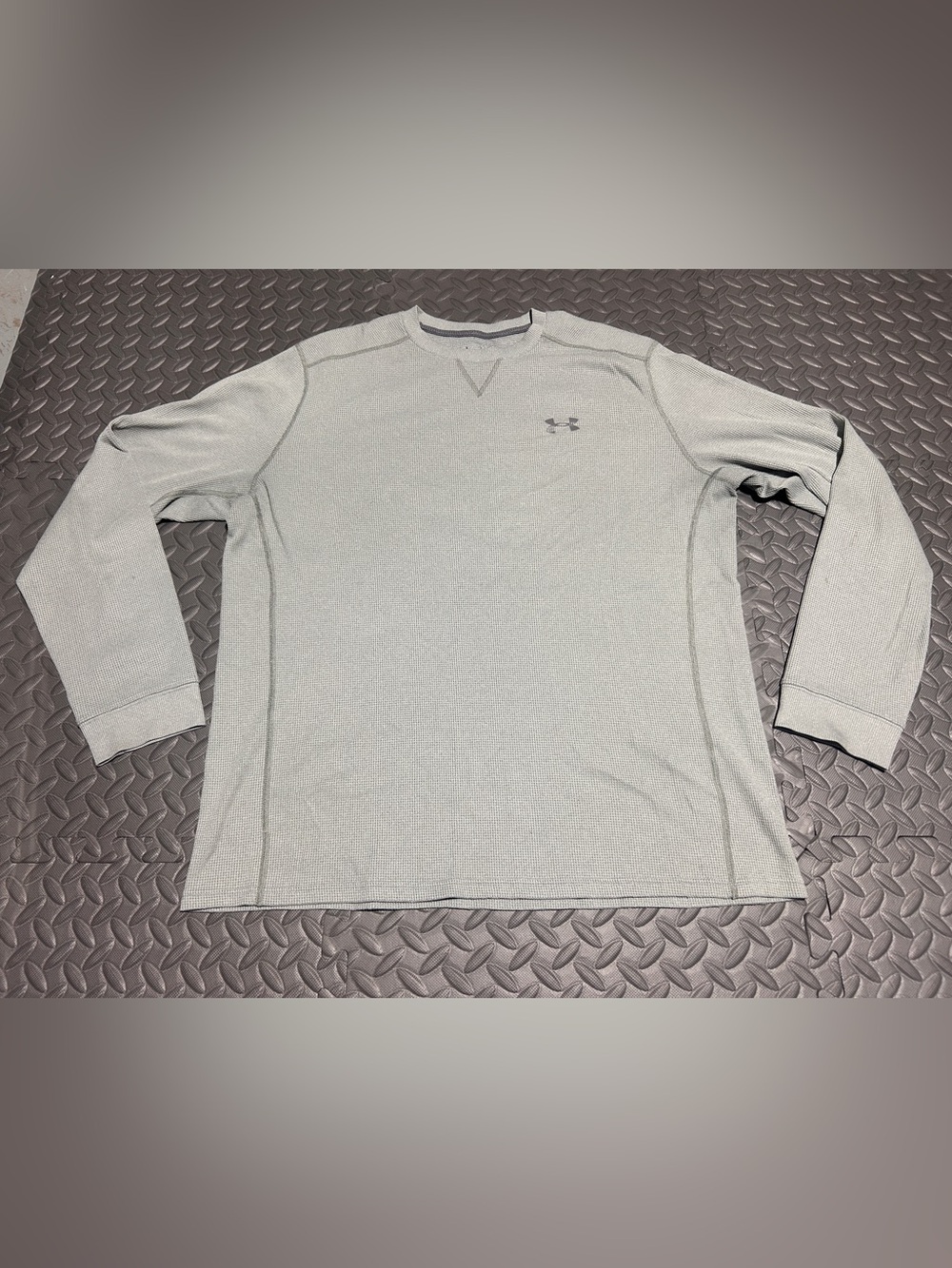 Under Armour Men’s Gray Loose Fit Thermal Long Sleeve Shirt